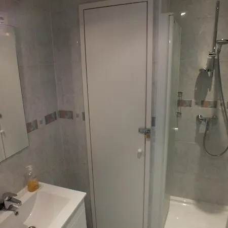 Hermoso Renovado 4 Pers. Con Parking Privado En - Es-204-11 公寓